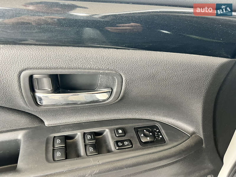 Внедорожник / Кроссовер Mitsubishi Outlander 2018 в Николаеве