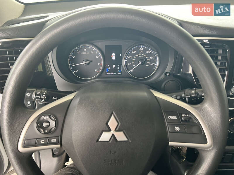 Внедорожник / Кроссовер Mitsubishi Outlander 2018 в Николаеве