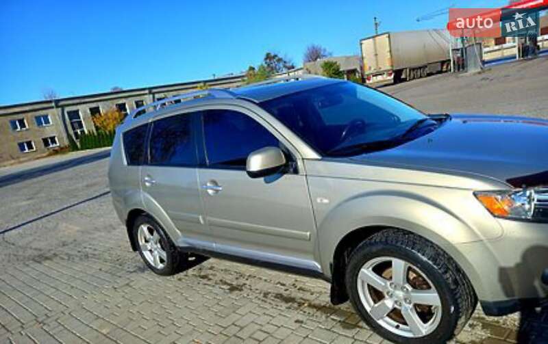 Внедорожник / Кроссовер Mitsubishi Outlander 2008 в 