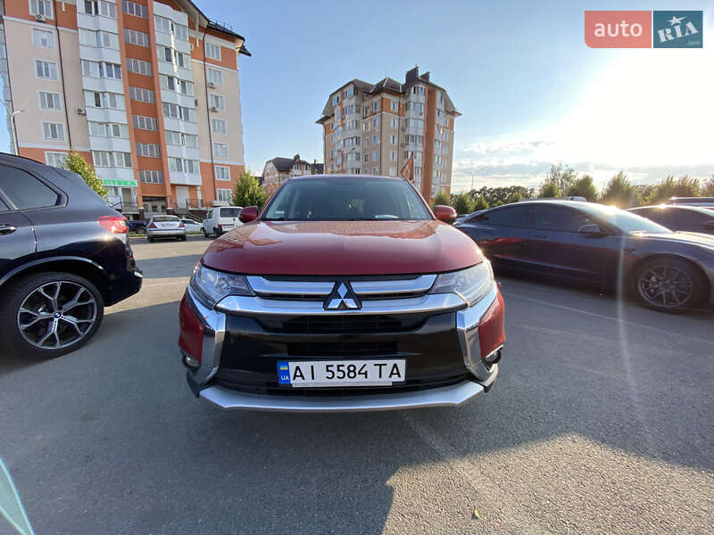 Внедорожник / Кроссовер Mitsubishi Outlander 2016 в Киеве