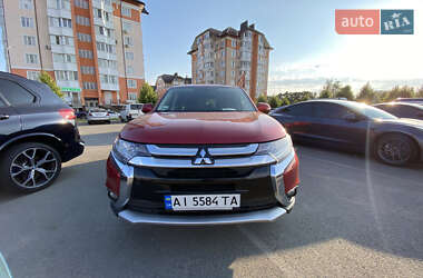Внедорожник / Кроссовер Mitsubishi Outlander 2016 в 