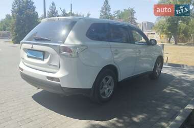 Внедорожник / Кроссовер Mitsubishi Outlander 2012 в 