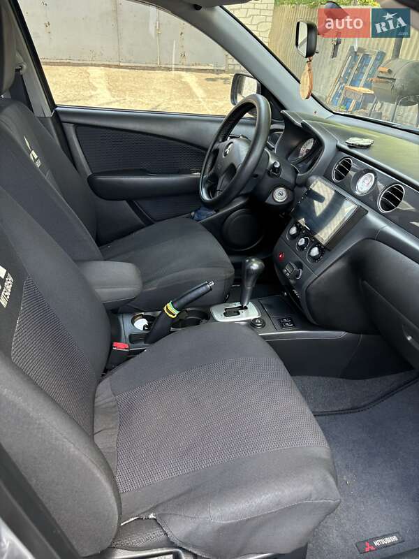 Внедорожник / Кроссовер Mitsubishi Outlander 2009 в Славянске