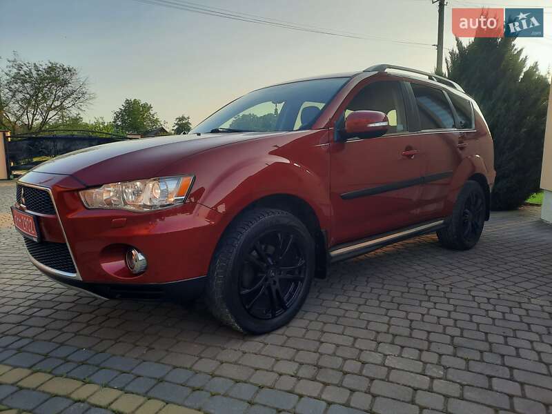 Внедорожник / Кроссовер Mitsubishi Outlander 2012 в Стрые