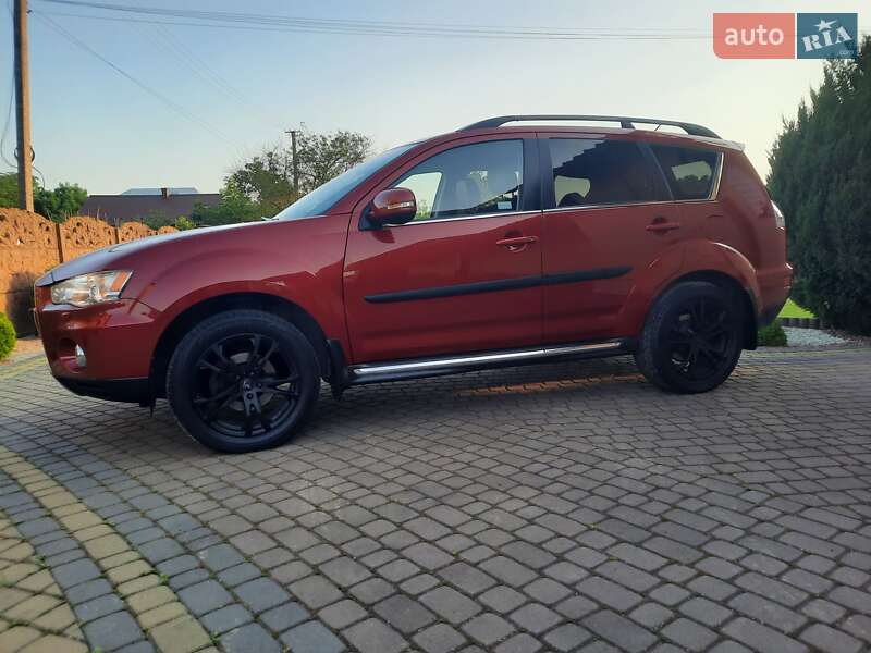 Внедорожник / Кроссовер Mitsubishi Outlander 2012 в Стрые