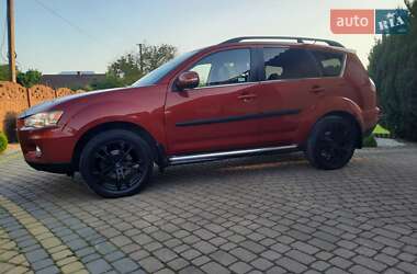 Внедорожник / Кроссовер Mitsubishi Outlander 2012 в 