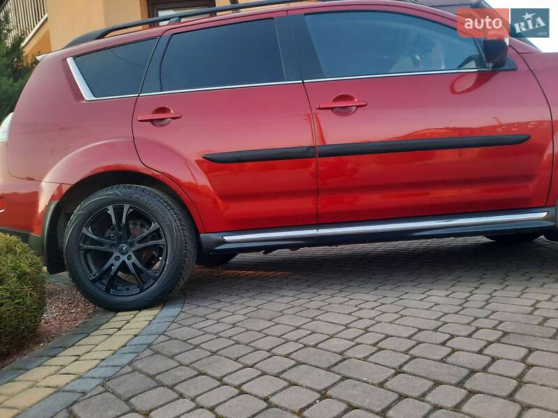 Внедорожник / Кроссовер Mitsubishi Outlander 2012 в Стрые