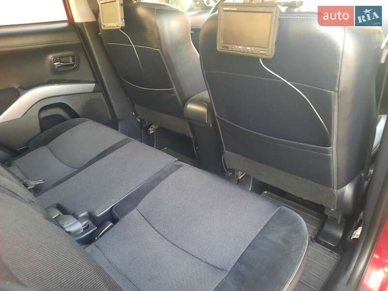 Внедорожник / Кроссовер Mitsubishi Outlander 2012 в Стрые