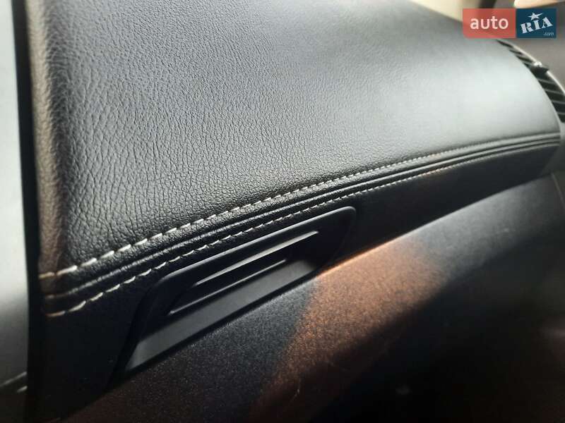 Внедорожник / Кроссовер Mitsubishi Outlander 2012 в Стрые