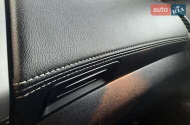 Внедорожник / Кроссовер Mitsubishi Outlander 2012 в 