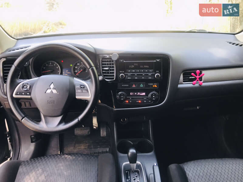 Внедорожник / Кроссовер Mitsubishi Outlander 2013 в Ахтырке