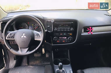 Внедорожник / Кроссовер Mitsubishi Outlander 2013 в 