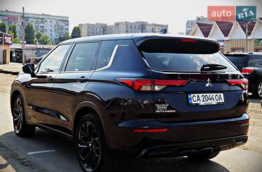 Внедорожник / Кроссовер Mitsubishi Outlander 2022 в 