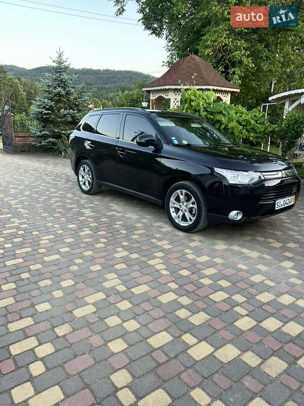 Внедорожник / Кроссовер Mitsubishi Outlander 2012 в Коломые