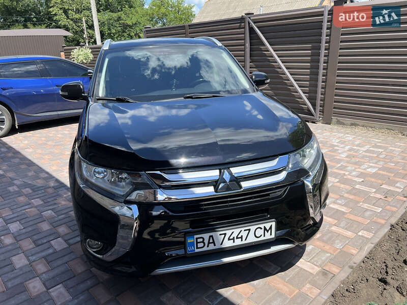 Позашляховик / Кросовер Mitsubishi Outlander 2017 в Кропивницькому