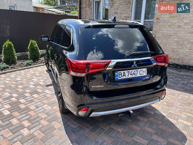 Позашляховик / Кросовер Mitsubishi Outlander 2017 в Кропивницькому