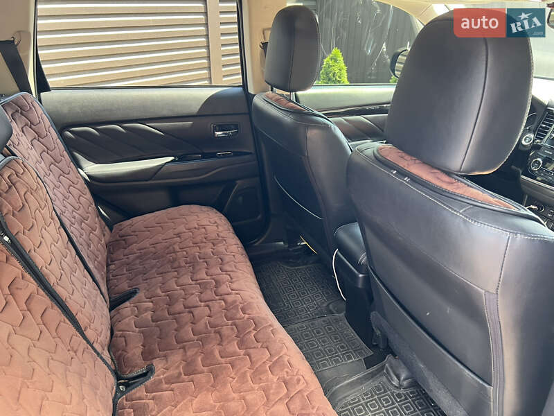 Позашляховик / Кросовер Mitsubishi Outlander 2017 в Кропивницькому