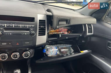 Внедорожник / Кроссовер Mitsubishi Outlander 2010 в 