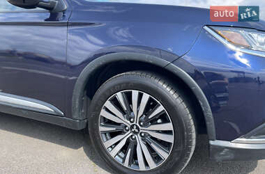 Внедорожник / Кроссовер Mitsubishi Outlander 2019 в 