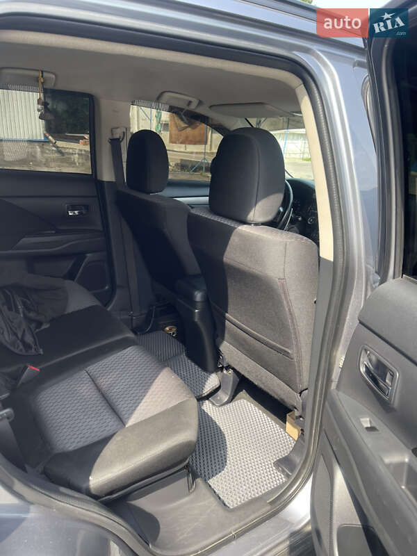 Внедорожник / Кроссовер Mitsubishi Outlander 2012 в Славянске