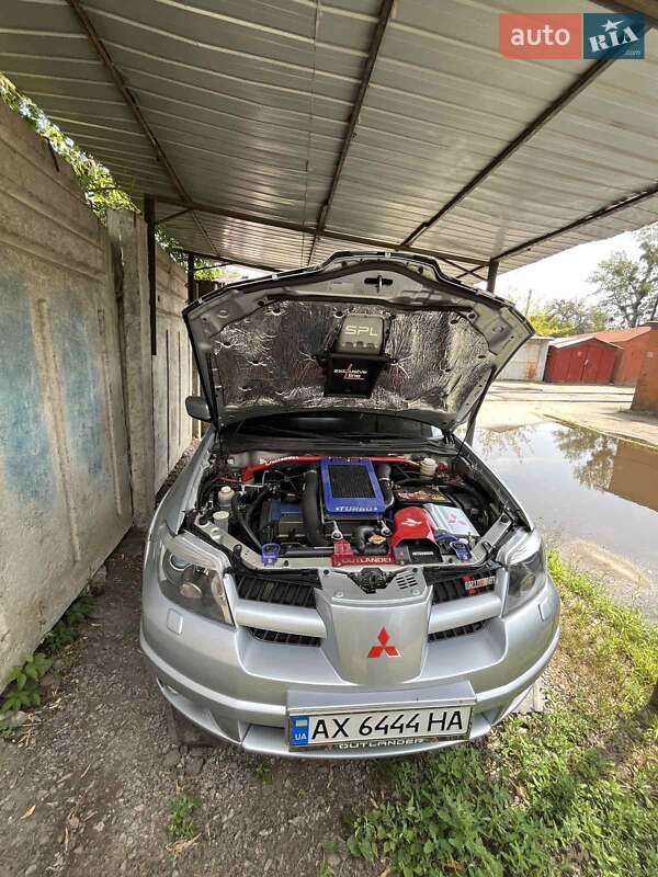 Позашляховик / Кросовер Mitsubishi Outlander 2004 в Харкові