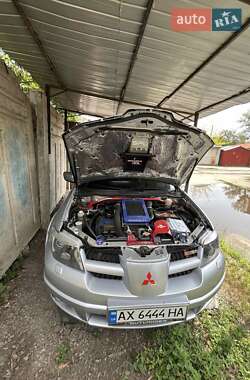 Внедорожник / Кроссовер Mitsubishi Outlander 2004 в 