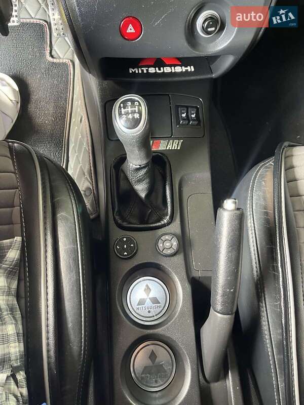 Позашляховик / Кросовер Mitsubishi Outlander 2004 в Харкові