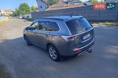 Внедорожник / Кроссовер Mitsubishi Outlander 2012 в 