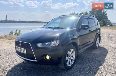 Внедорожник / Кроссовер Mitsubishi Outlander 2010 в 