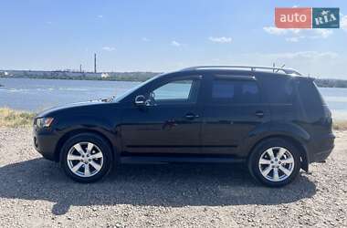 Внедорожник / Кроссовер Mitsubishi Outlander 2010 в 