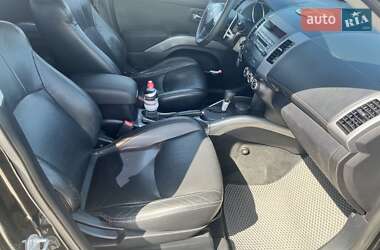 Внедорожник / Кроссовер Mitsubishi Outlander 2010 в 