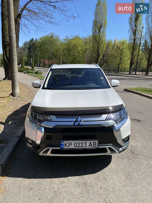Внедорожник / Кроссовер Mitsubishi Outlander 2019 в Киеве