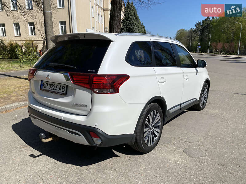 Внедорожник / Кроссовер Mitsubishi Outlander 2019 в Киеве