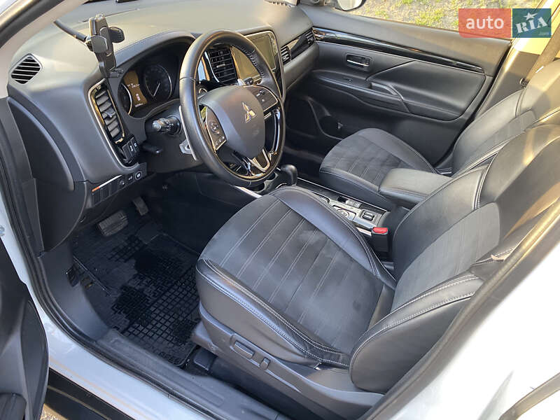 Внедорожник / Кроссовер Mitsubishi Outlander 2019 в Киеве