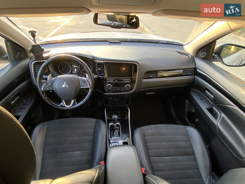 Внедорожник / Кроссовер Mitsubishi Outlander 2019 в Киеве