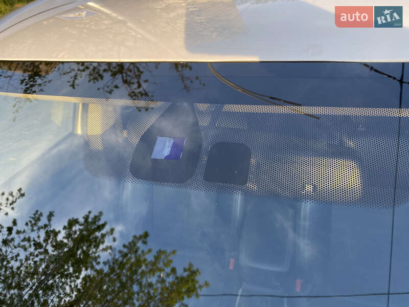 Внедорожник / Кроссовер Mitsubishi Outlander 2019 в Киеве