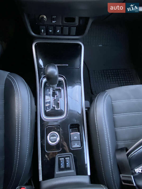 Внедорожник / Кроссовер Mitsubishi Outlander 2019 в Киеве