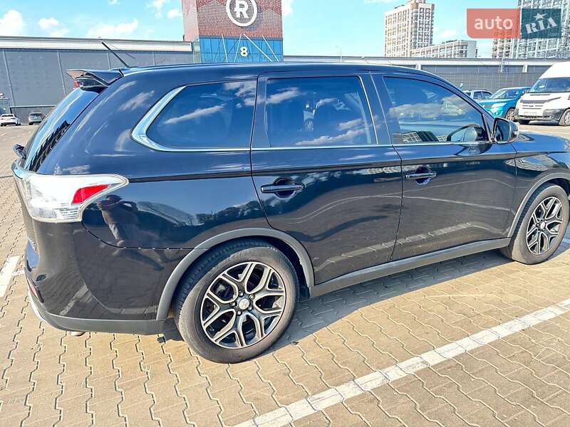 Позашляховик / Кросовер Mitsubishi Outlander 2014 в Києві