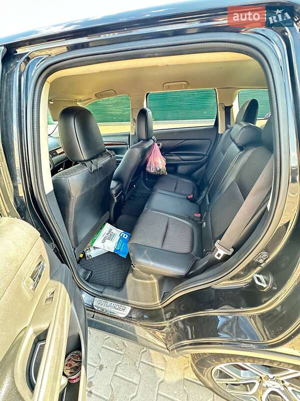 Позашляховик / Кросовер Mitsubishi Outlander 2014 в Києві