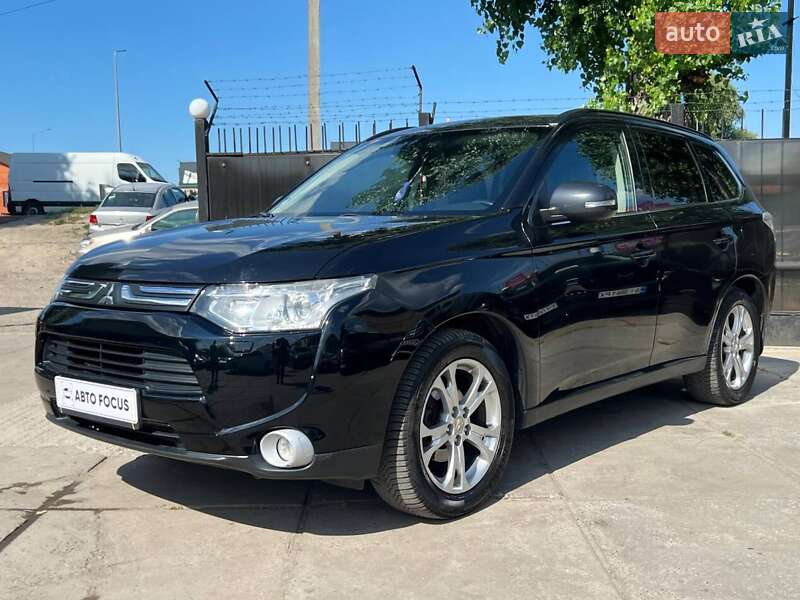 Внедорожник / Кроссовер Mitsubishi Outlander 2013 в Киеве