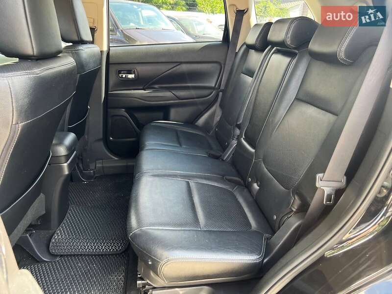 Внедорожник / Кроссовер Mitsubishi Outlander 2013 в Киеве