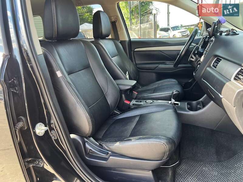 Внедорожник / Кроссовер Mitsubishi Outlander 2013 в Киеве