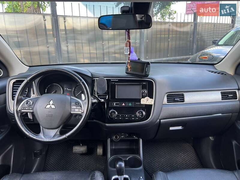 Внедорожник / Кроссовер Mitsubishi Outlander 2013 в Киеве