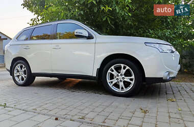 Внедорожник / Кроссовер Mitsubishi Outlander 2013 в 