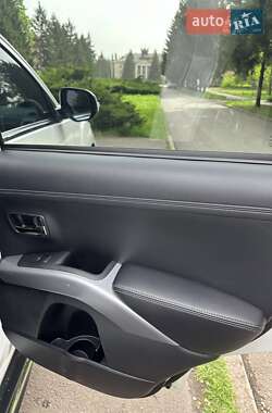 Внедорожник / Кроссовер Mitsubishi Outlander 2011 в 