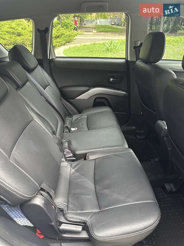 Внедорожник / Кроссовер Mitsubishi Outlander 2011 в Кривом Роге
