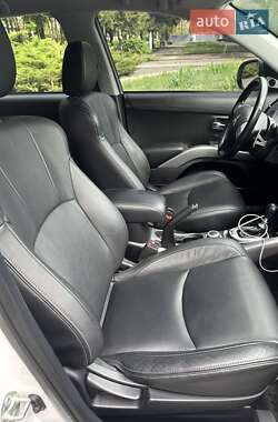 Внедорожник / Кроссовер Mitsubishi Outlander 2011 в 