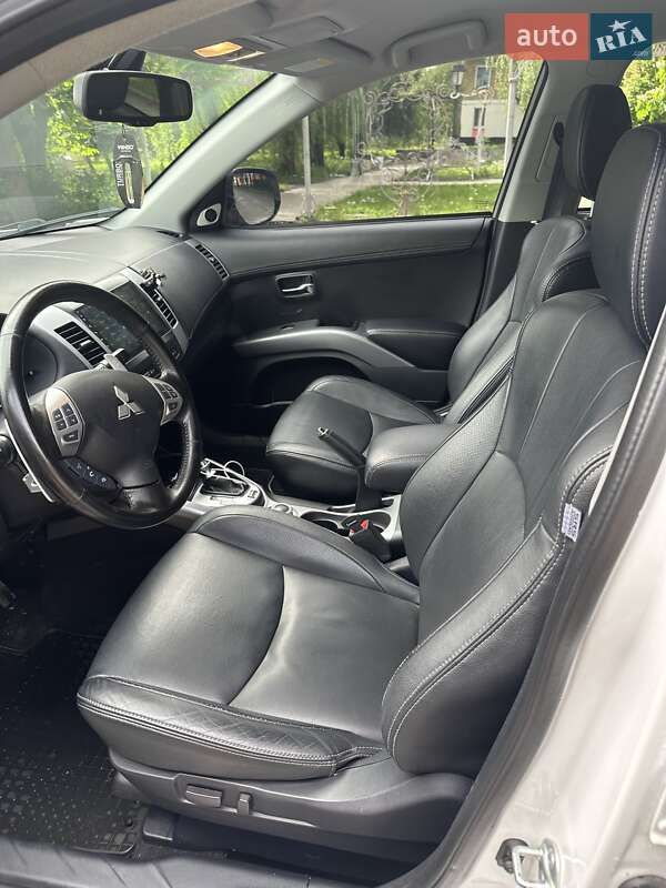 Внедорожник / Кроссовер Mitsubishi Outlander 2011 в Кривом Роге