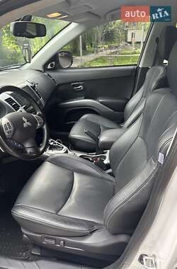 Внедорожник / Кроссовер Mitsubishi Outlander 2011 в 