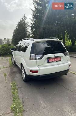 Внедорожник / Кроссовер Mitsubishi Outlander 2011 в 